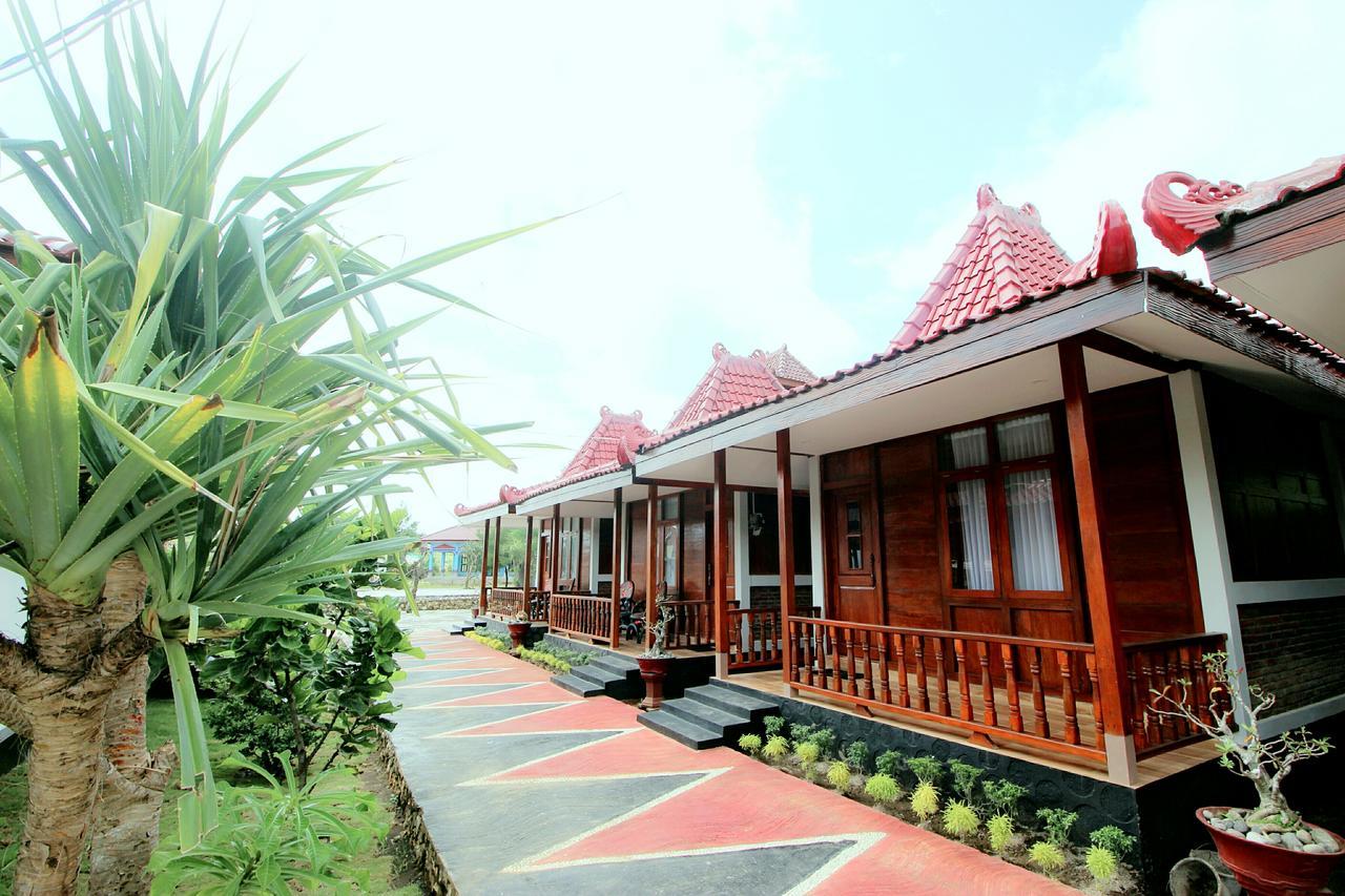 The Royal Joglo Hotel Tepus Buitenkant foto