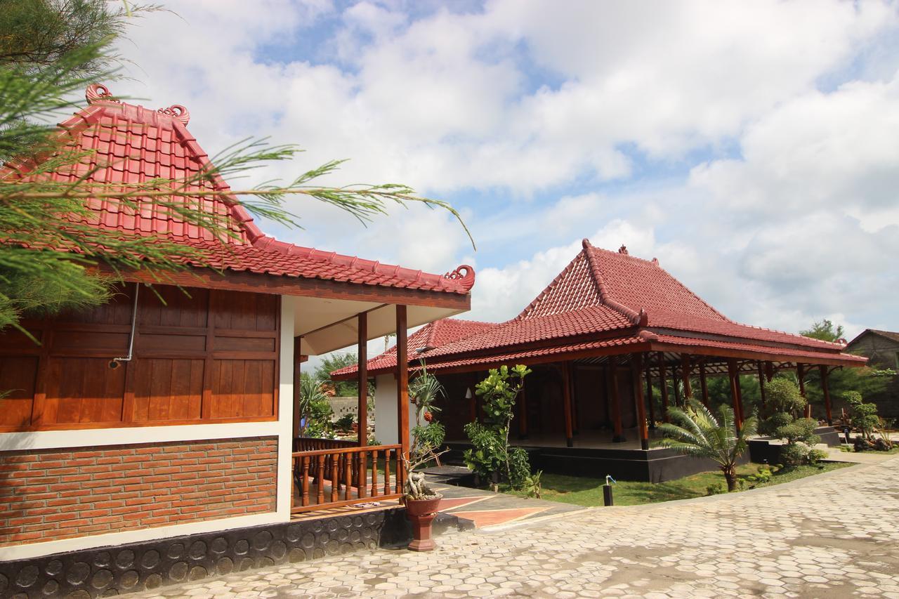 The Royal Joglo Hotel Tepus Buitenkant foto