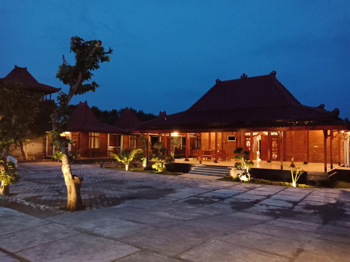 The Royal Joglo Hotel Tepus Kamer foto
